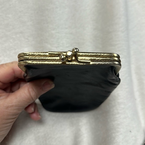 VINTAGE BLACK LEATHER CIGARETTE / COIN CASE, GOLD METAL CLOSURE - Picture 6 of 7